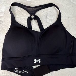 Sports Bra Under Armour Black - Small (Never Worn)